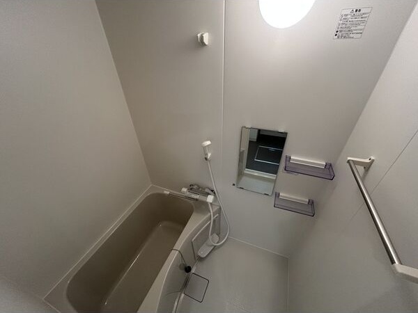 バス・シャワールーム　落ち着いた空間のお風呂です