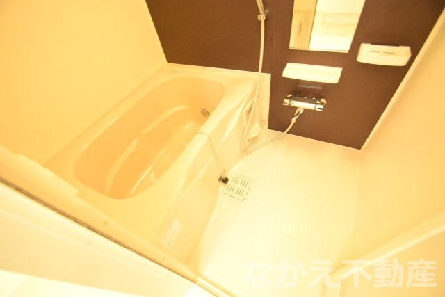 バス・シャワールーム　コンパクトで使いやすいお風呂です