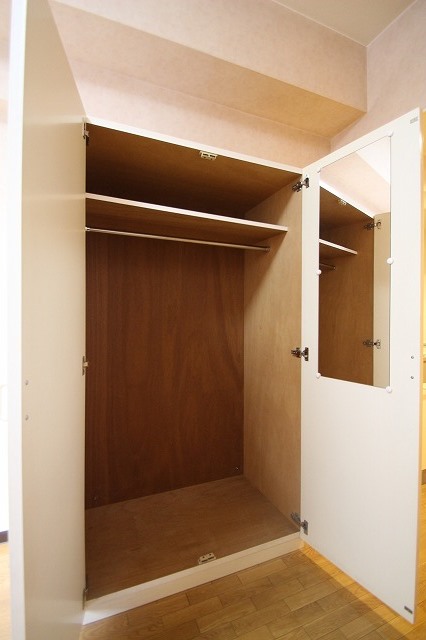 収納　同物件、別号室の写真です