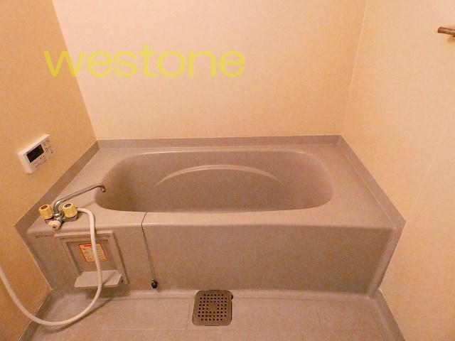 バス・シャワールーム　広々したお風呂です