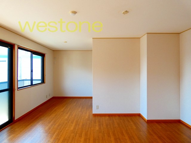 居室・リビング　南向きの明るいリビングです