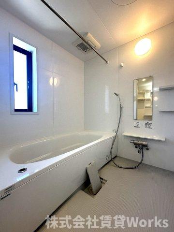 バス・シャワールーム　コンパクトで使いやすいお風呂です