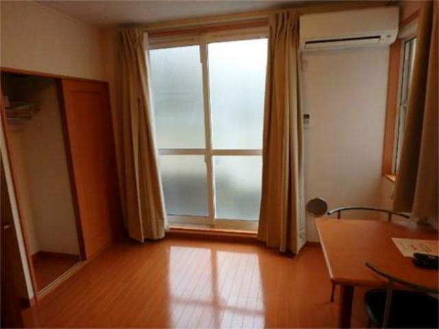 居室・リビング　明るいお部屋です