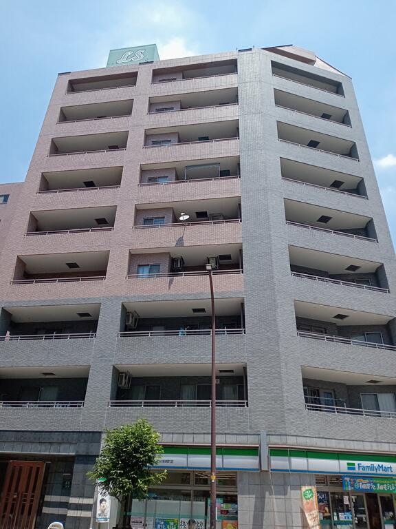 建物外観　1階にコンビニエンスストア