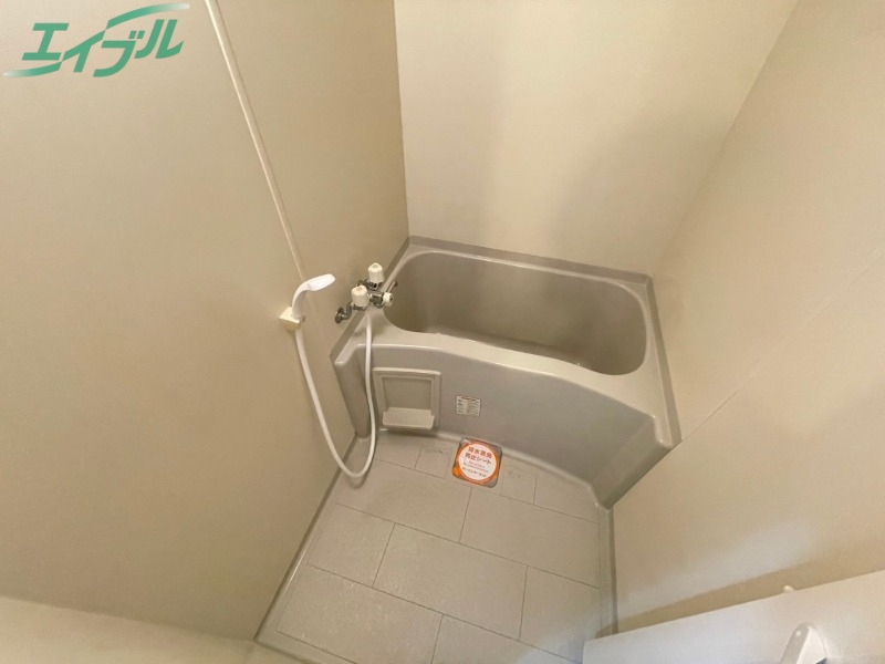 バス・シャワールーム　別部屋反転参考写真です。