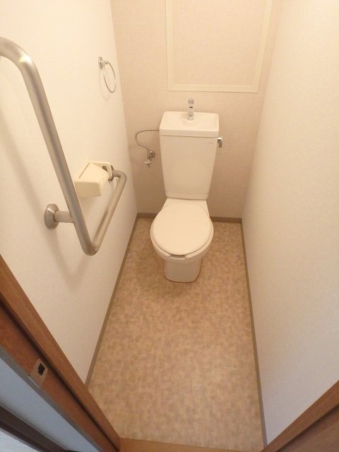 トイレ　異なる号室の室内写真