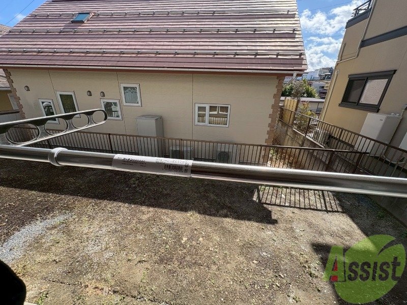 バルコニー　バルコニーに物干し竿があるので洗濯物も干せます。