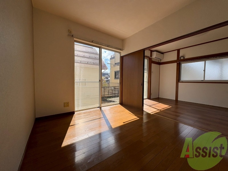 居室・リビング　６帖のリビングです。お部屋を広く使えます。