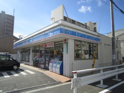 コンビニ　ローソン（コンビニ）まで647m