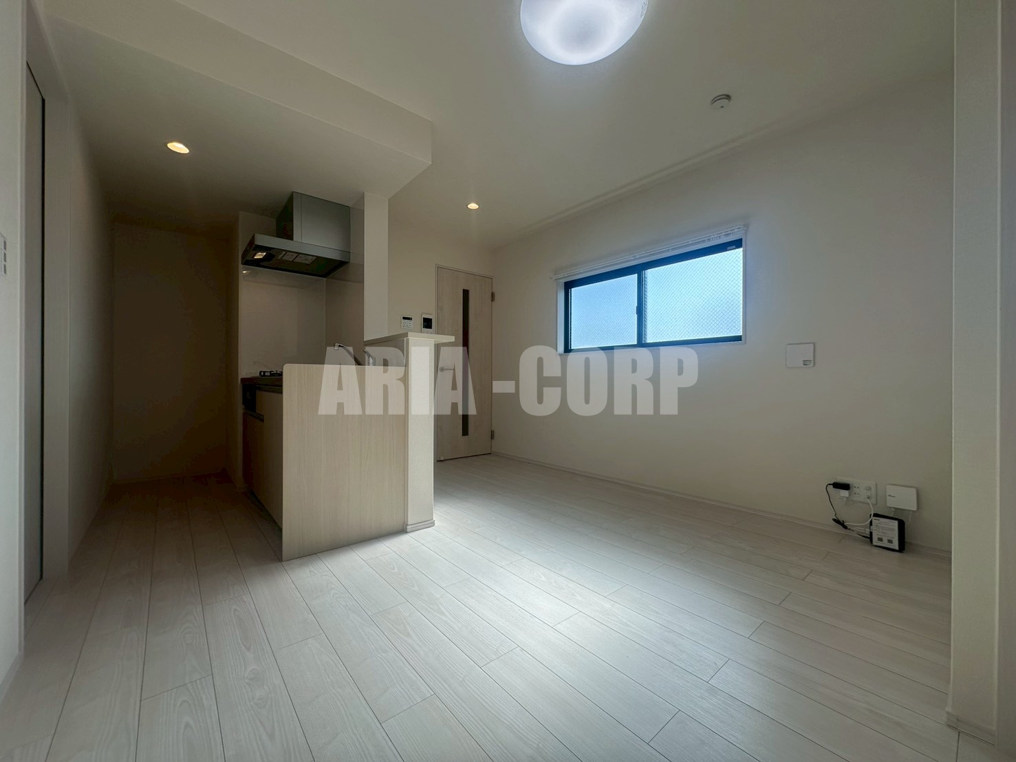 居室・リビング　白を基調とした広々お洒落なお部屋！