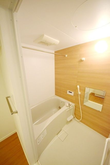 バス・シャワールーム　★明るいバスルームです。