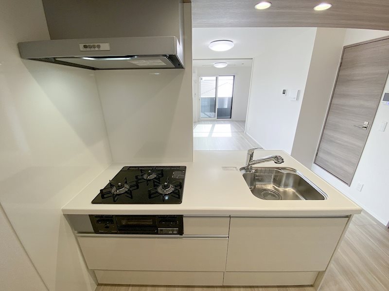キッチン　３口ガスコンロのシステムキッチン