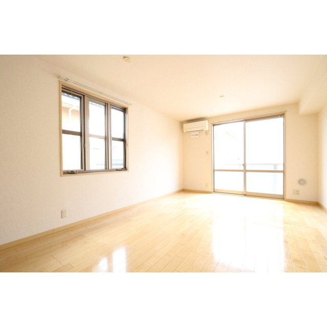 居室・リビング　日当たりバッチリで居心地の良いリビングです♪