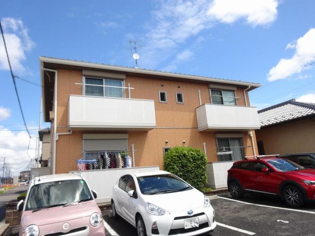 建物外観　前面駐車場です。