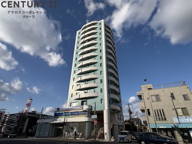 建物外観　駐車場、駐輪場付き