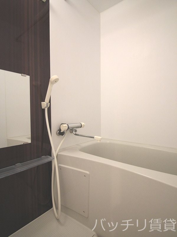 バス・シャワールーム　画像は別号室タイプの為、現状を優先致します。