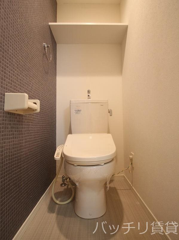 トイレ　画像は別号室タイプの為、現状を優先致します。