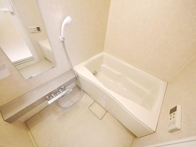 バス・シャワールーム　同物件別部屋写真