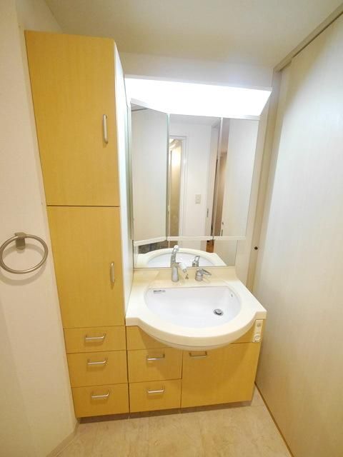 洗面設備　同物件別部屋写真