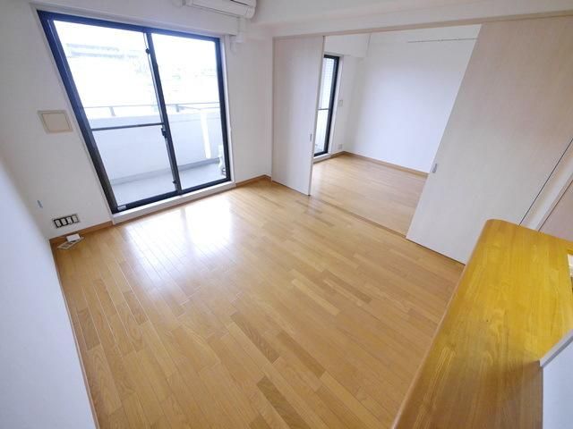 居室・リビング　同物件別部屋写真