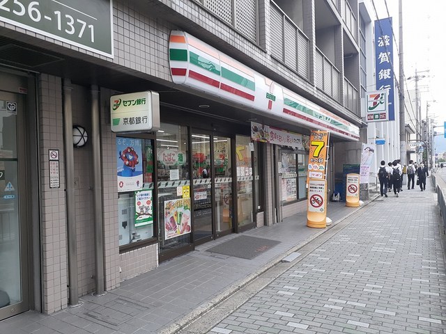 コンビニ　セブンイレブン　烏丸丸太町西店（コンビニ）まで230m