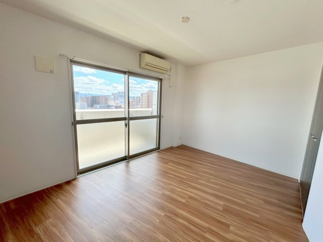 居室・リビング　どんな家具でも合わせやすいですよ。