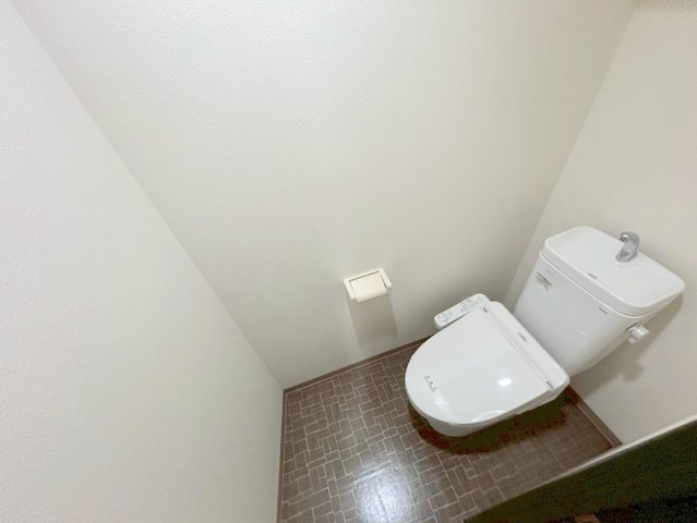 トイレ　綺麗なトイレにはウォシュレット標準装備です。