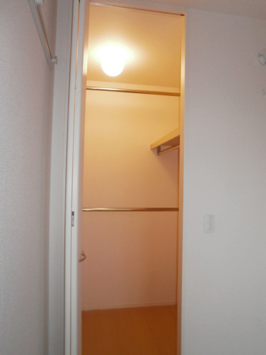 収納　ウォークインクローゼット