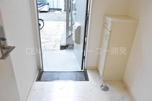 玄関　別部屋の参考写真です。現況有姿