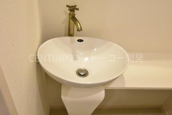 洗面設備　別部屋の参考写真です。現況有姿