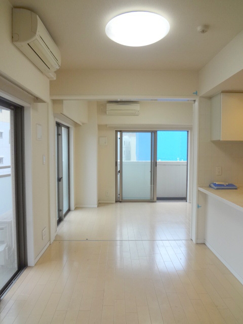 居室・リビング　※別部屋の参考写真です。