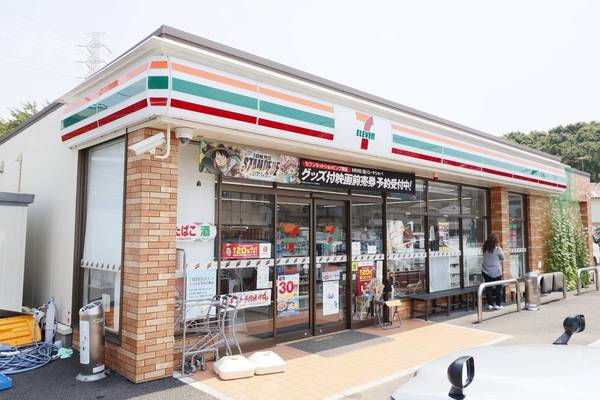 コンビニ　セブンイレブン（コンビニ）まで1300m