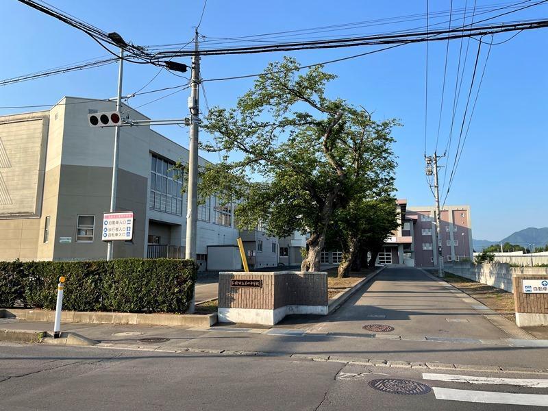 中学校　弘前市立第四中学校（中学校）まで650m