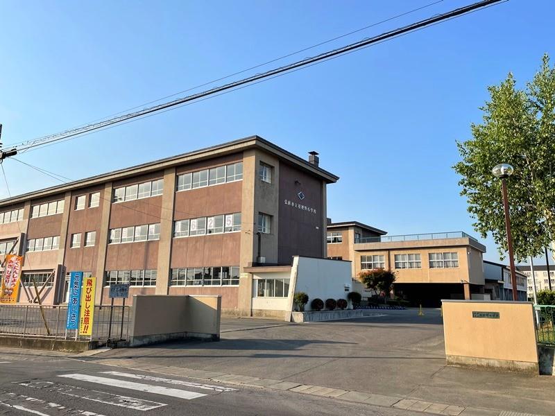 小学校　弘前市立桔梗野小学校（小学校）まで610m