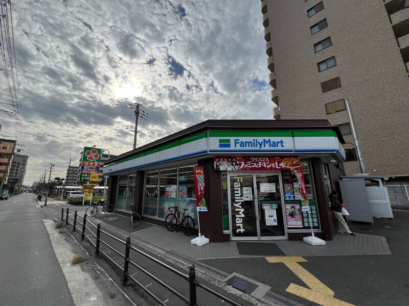 コンビニ　ファミリーマート鶴見今津北店（コンビニ）まで322m