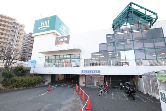 スーパー　Ｆｕｊｉ善行店（スーパー）まで600m