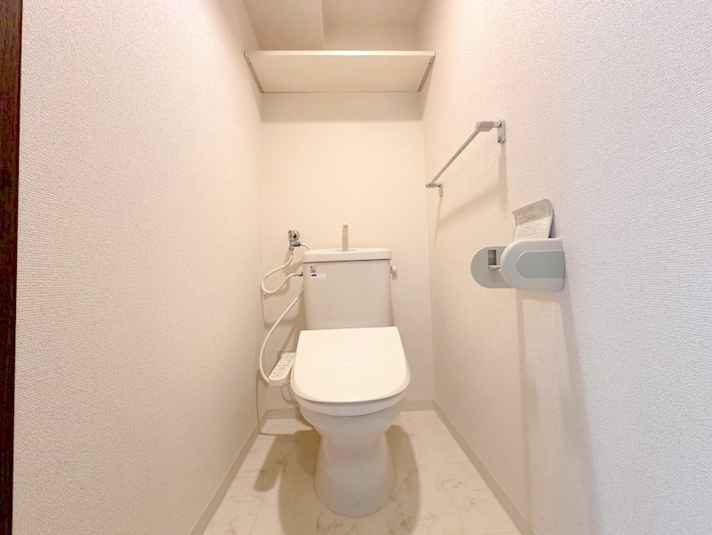 トイレ　嬉しいウォシュレット付きのトイレ！便座温かいですよ♪