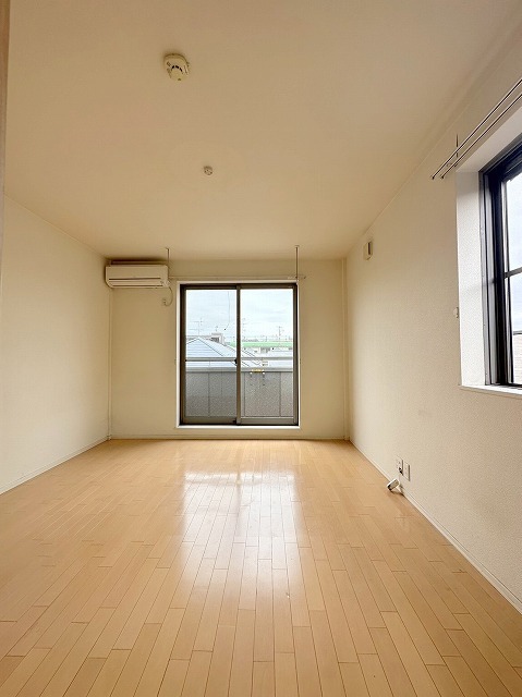 1K Mansion in Meguro, Tokyo — photo 3 of 3