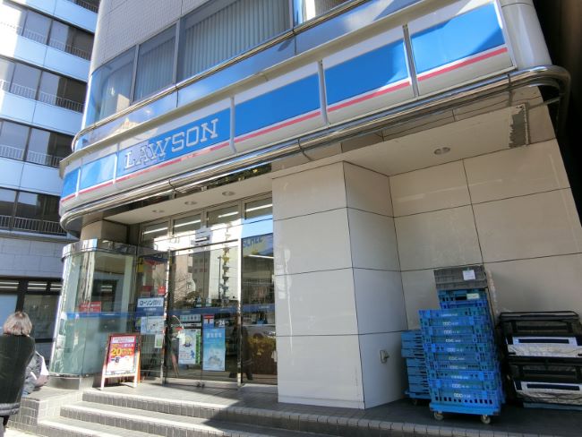 コンビニ　ローソン神田神保町2丁目店（コンビニ）まで137m