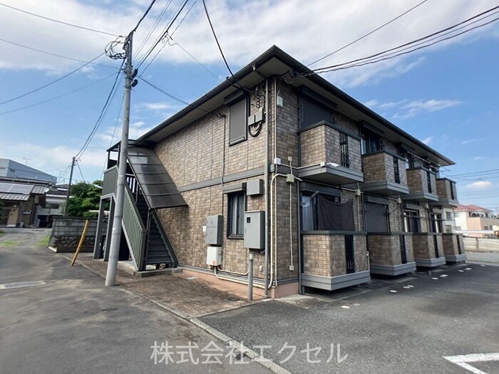 建物外観　日当たり良好の南向きです。