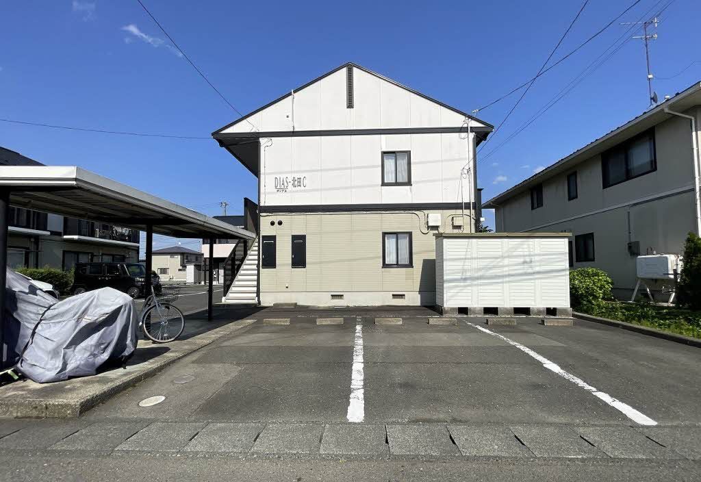 建物外観　駐車場