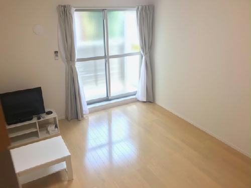 居室・リビング　部屋は白基調でとっても爽やかな雰囲気です♪