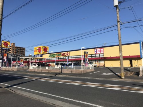 ドラックストア　ドラッグストアモリ 陣山店（ドラッグストア）まで293m