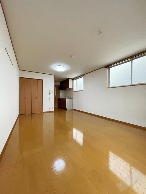 居室・リビング　広々１２帖のお部屋★