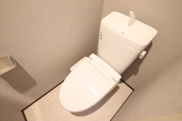 トイレ　※別室の参考写真の為、現況優先です。