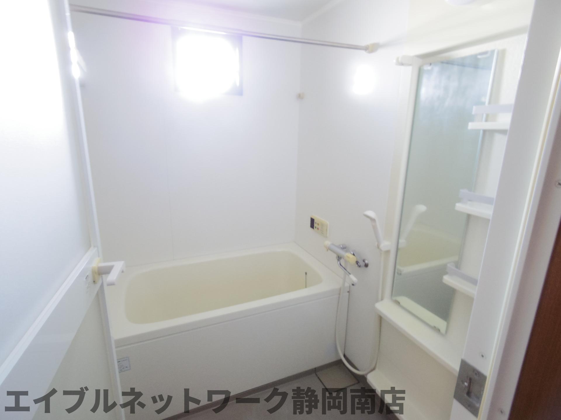 バス・シャワールーム　ゆったり過ごせるお風呂です