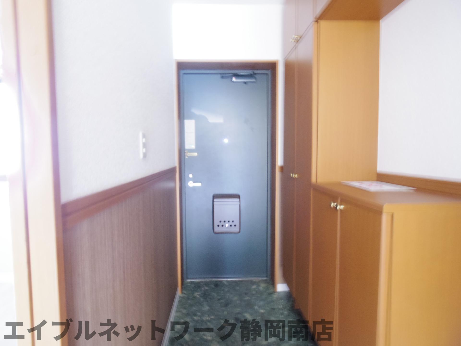 玄関　収納もある玄関です