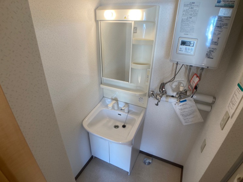 洗面設備　こちらに洗面台があります。朝の洗顔はこちらで。