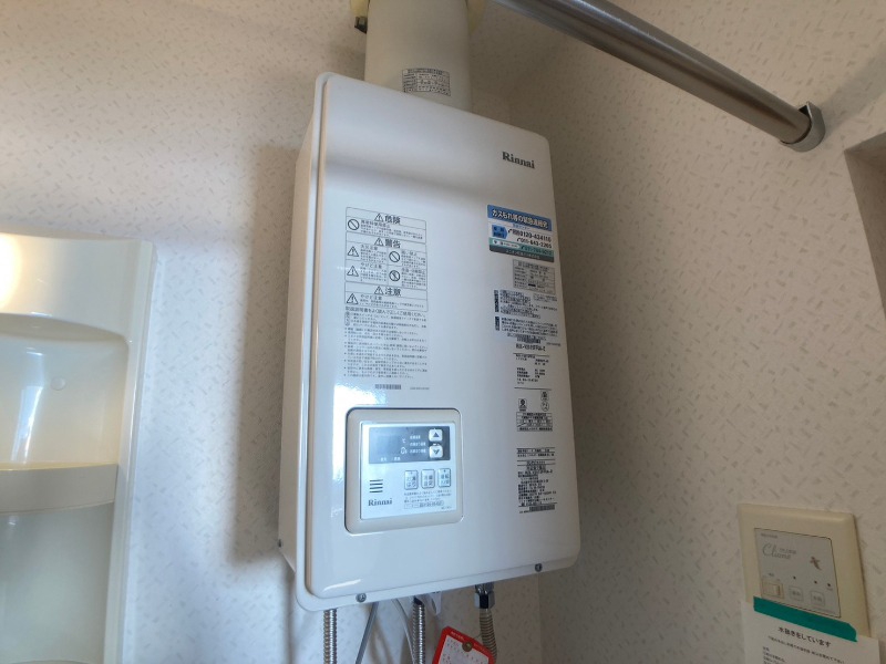その他設備　給湯器は簡単操作で温度調整ができますよ。
