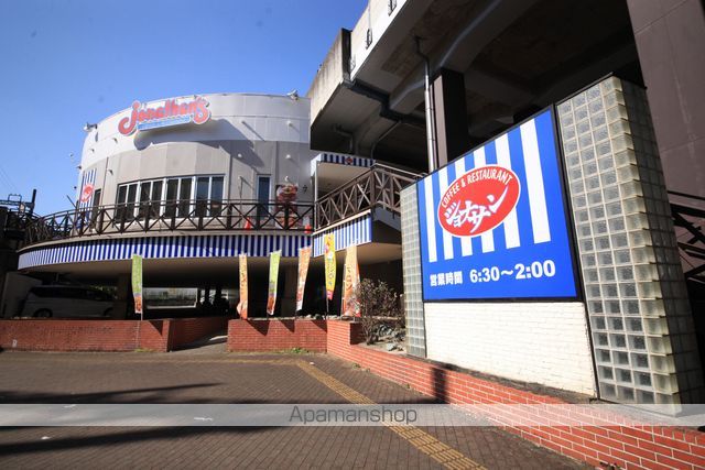 飲食店　ジョナサン多摩センター駅前店（飲食店）まで64m